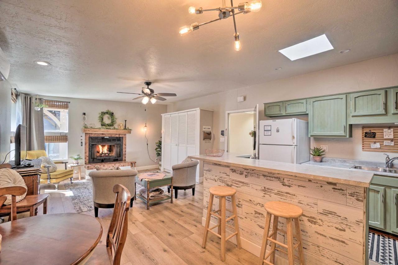 Central Williams Studio With Fireplace On Route 66! Apartment Екстериор снимка